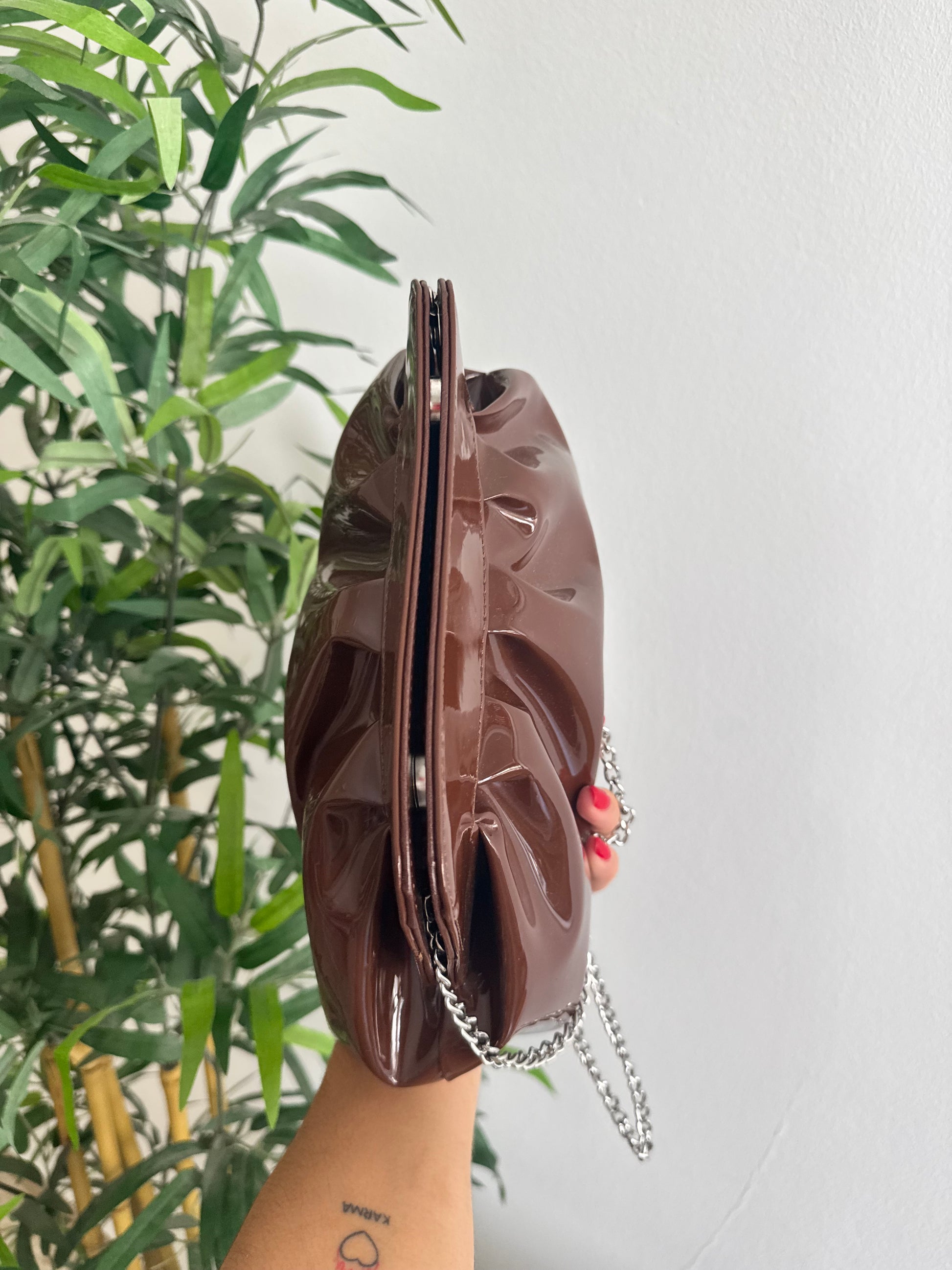 Pochette in vernice brown