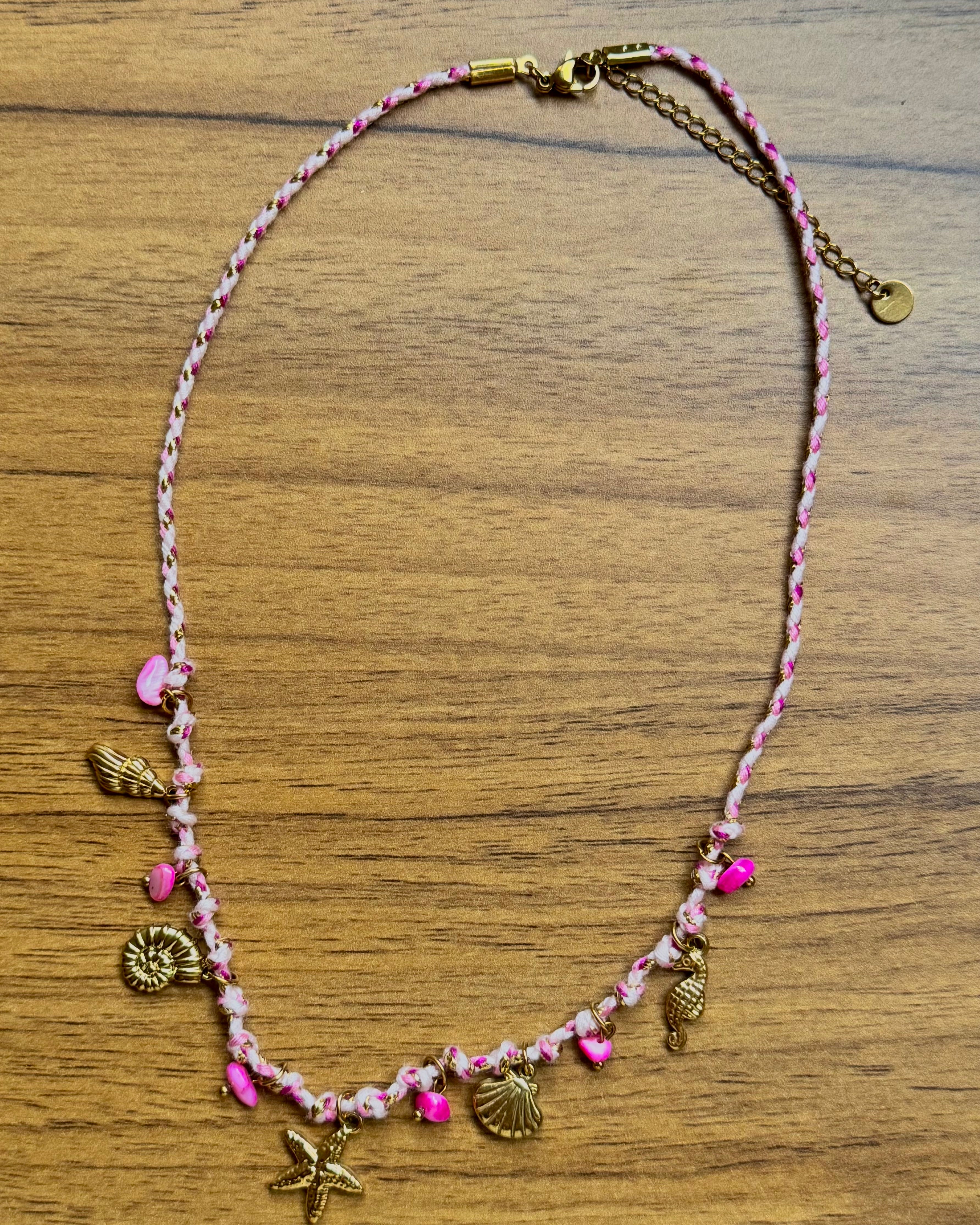 Collana in riva al mare