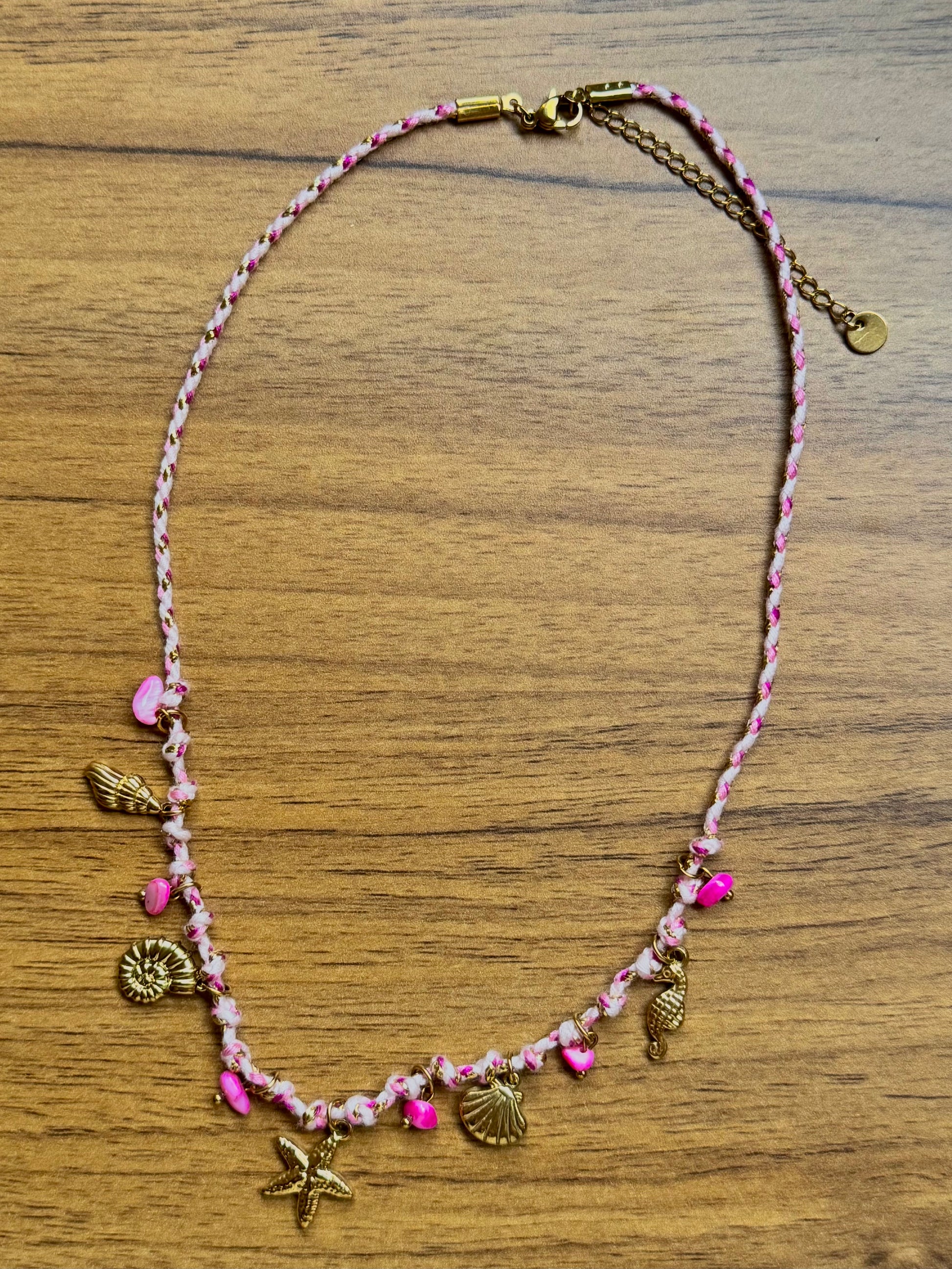 Collana in riva al mare