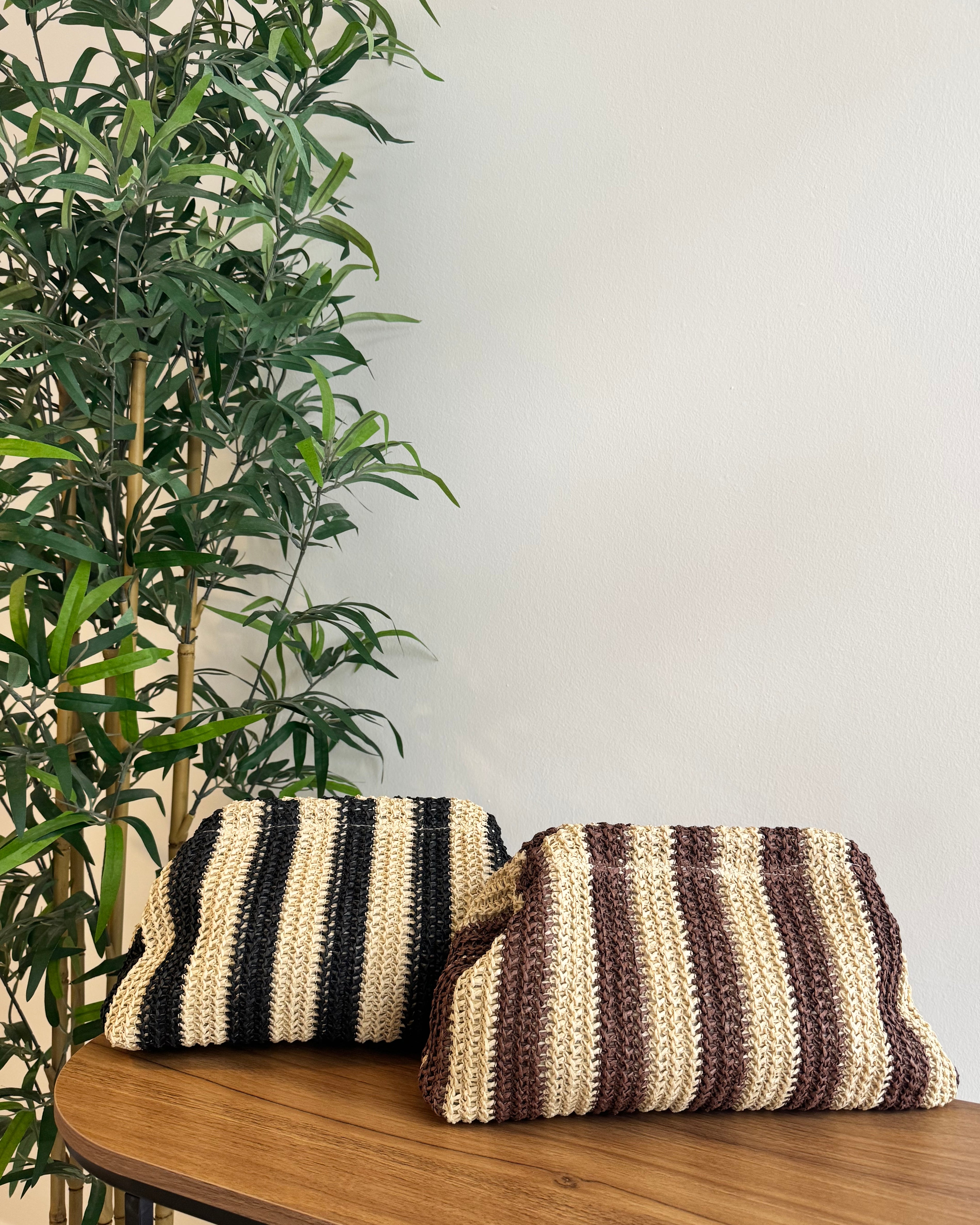 Clutch bicolor rafia