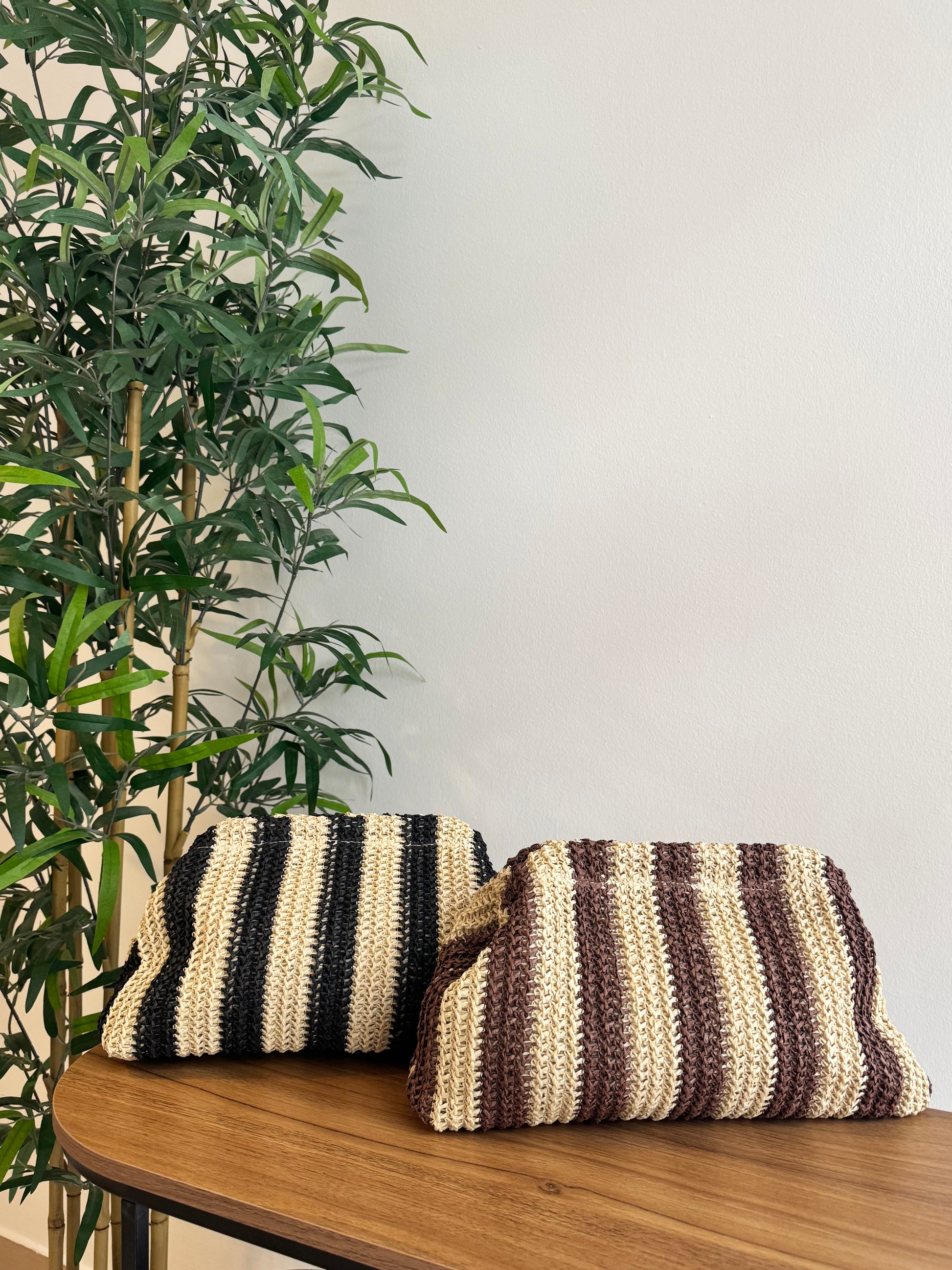 Clutch bicolor rafia