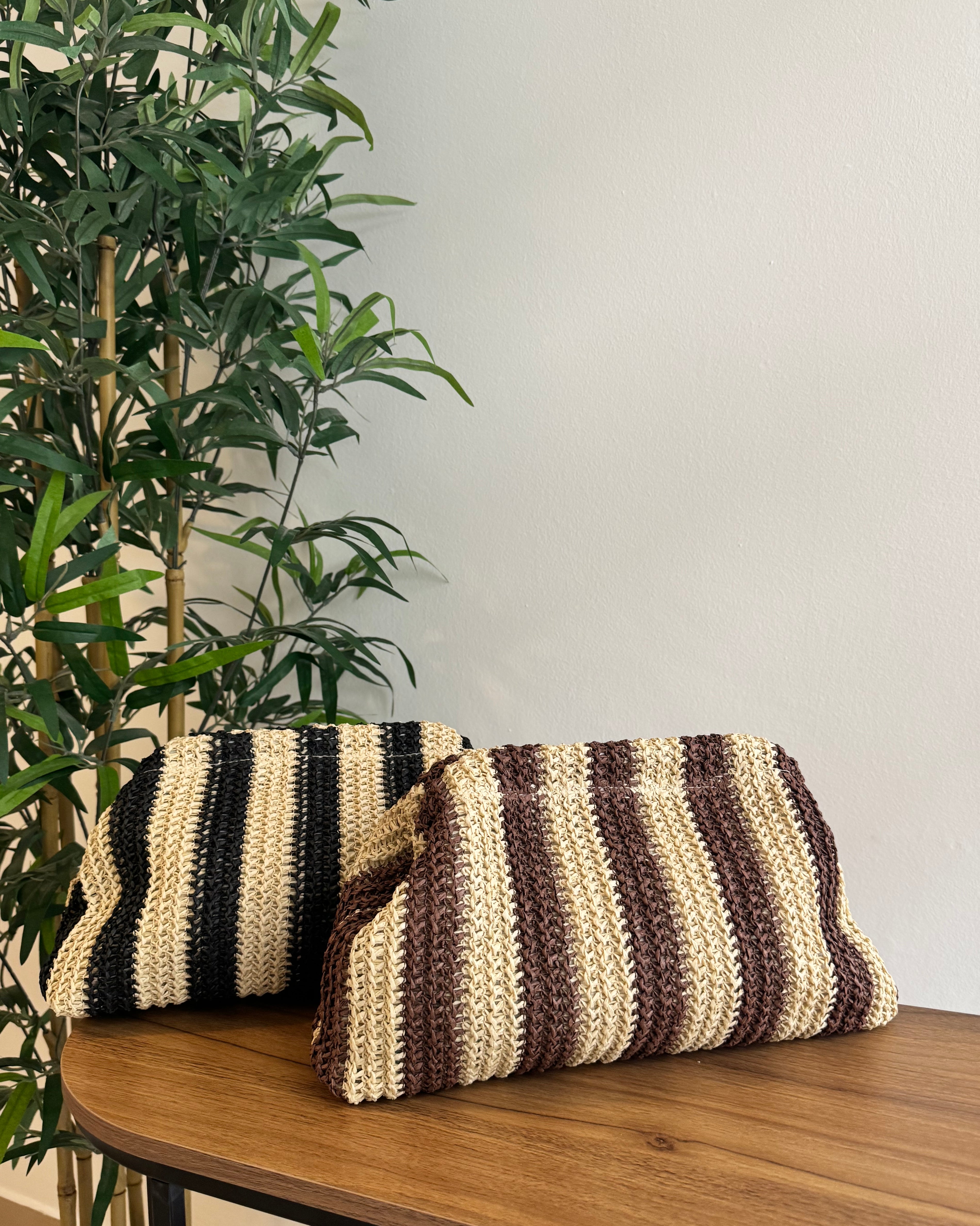 Clutch bicolor rafia