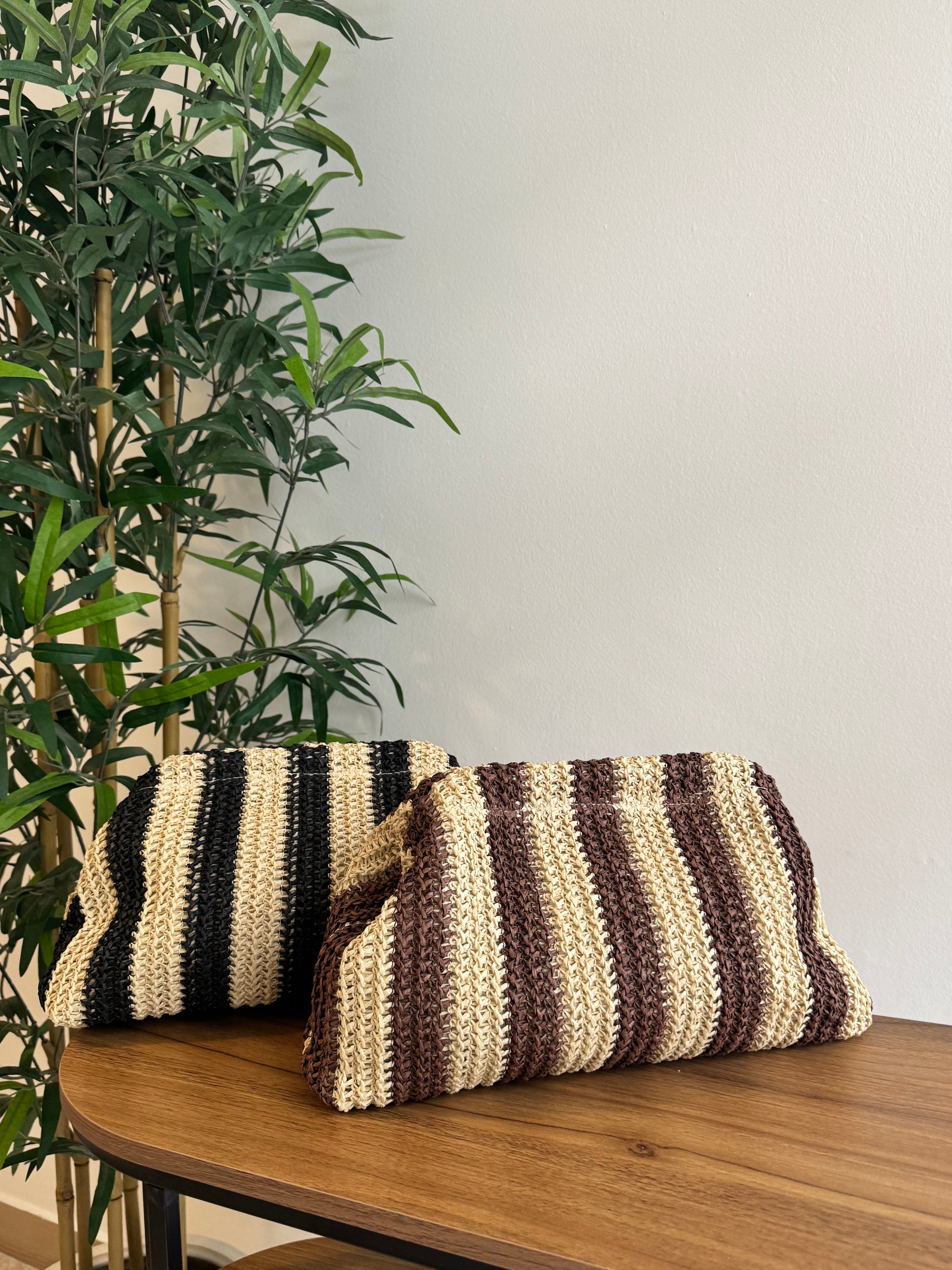 Clutch bicolor rafia